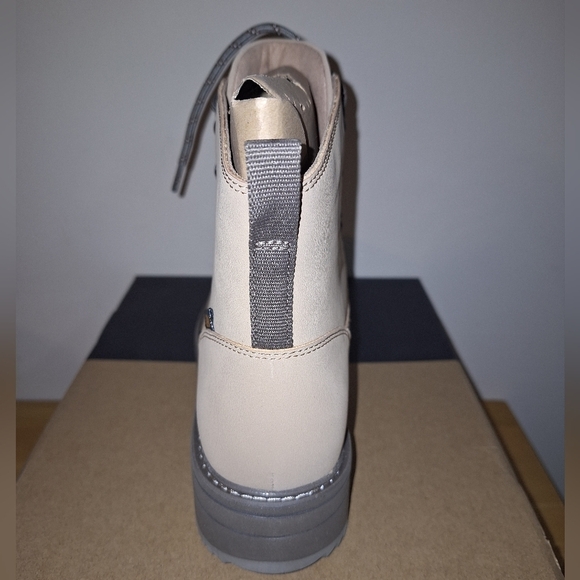 A pair of Teva W. Midform Boot 1123510/ SDDN in a ladies size 9 and 10. NWB - Picture 6 of 13